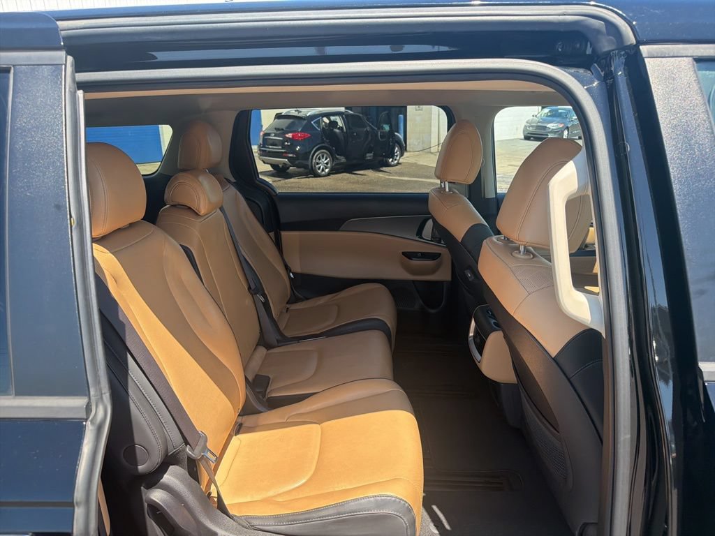 Used 2024 Kia Carnival LX FWD image 46