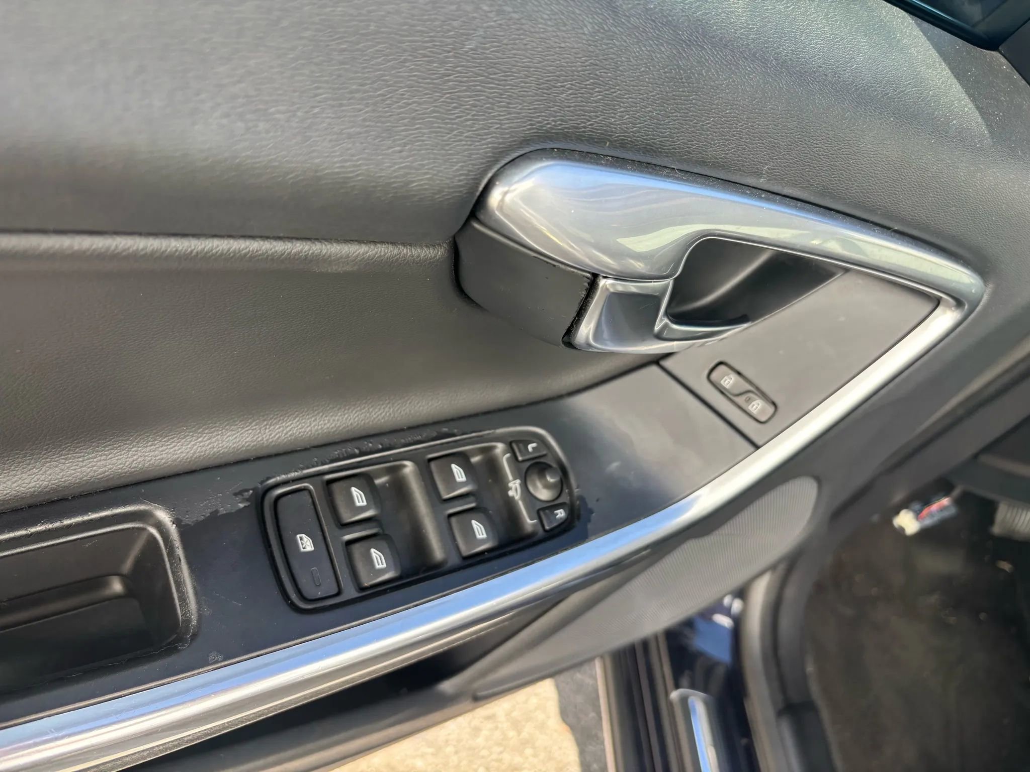 Used 2017 Volvo V60 T5 Premier w/ Convenience Package image 27