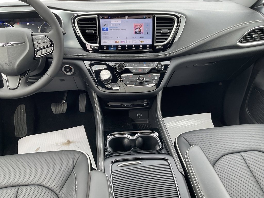 New 2026 Chrysler Pacifica Limited w/ Uconnect Theater Family Group image 12