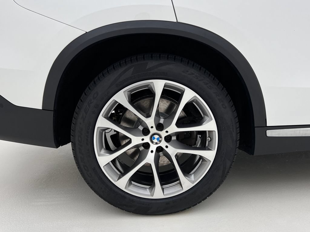 Certified 2024 BMW X5 xDrive40i w/ Parking Assistance Package AWD/4WD image 29