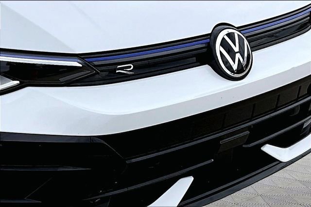 Used 2025 Volkswagen Golf w/ Euro Style Package AWD/4WD image 30