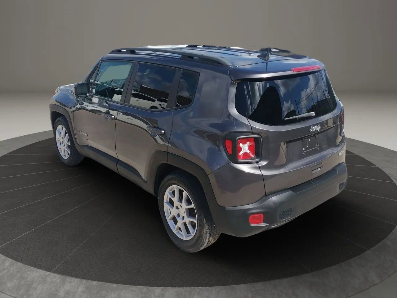 Used 2019 Jeep Renegade Latitude image 4