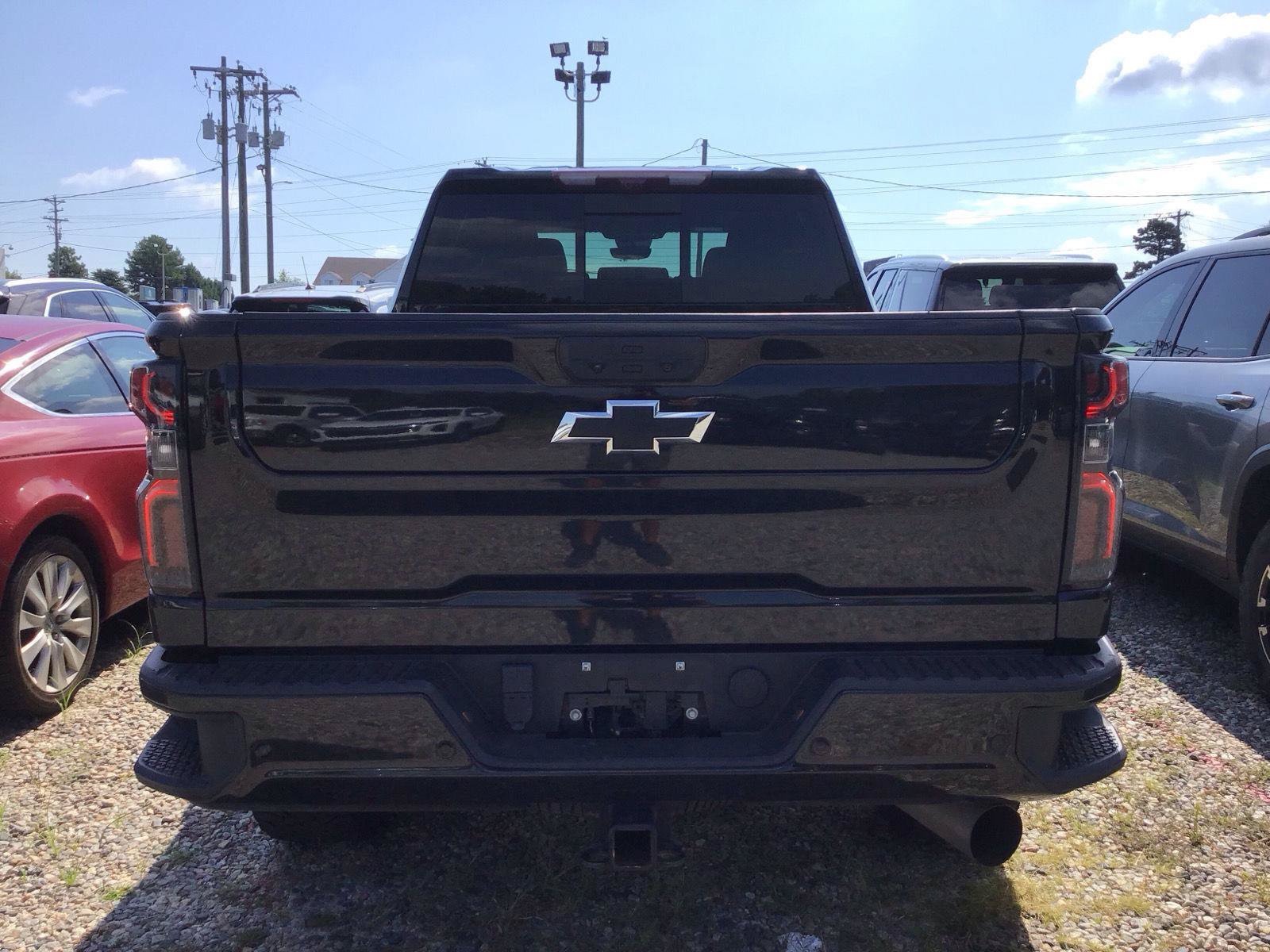 Used 2024 Chevrolet Silverado 2500 LTZ w/ LTZ Plus Package AWD/4WD image 3