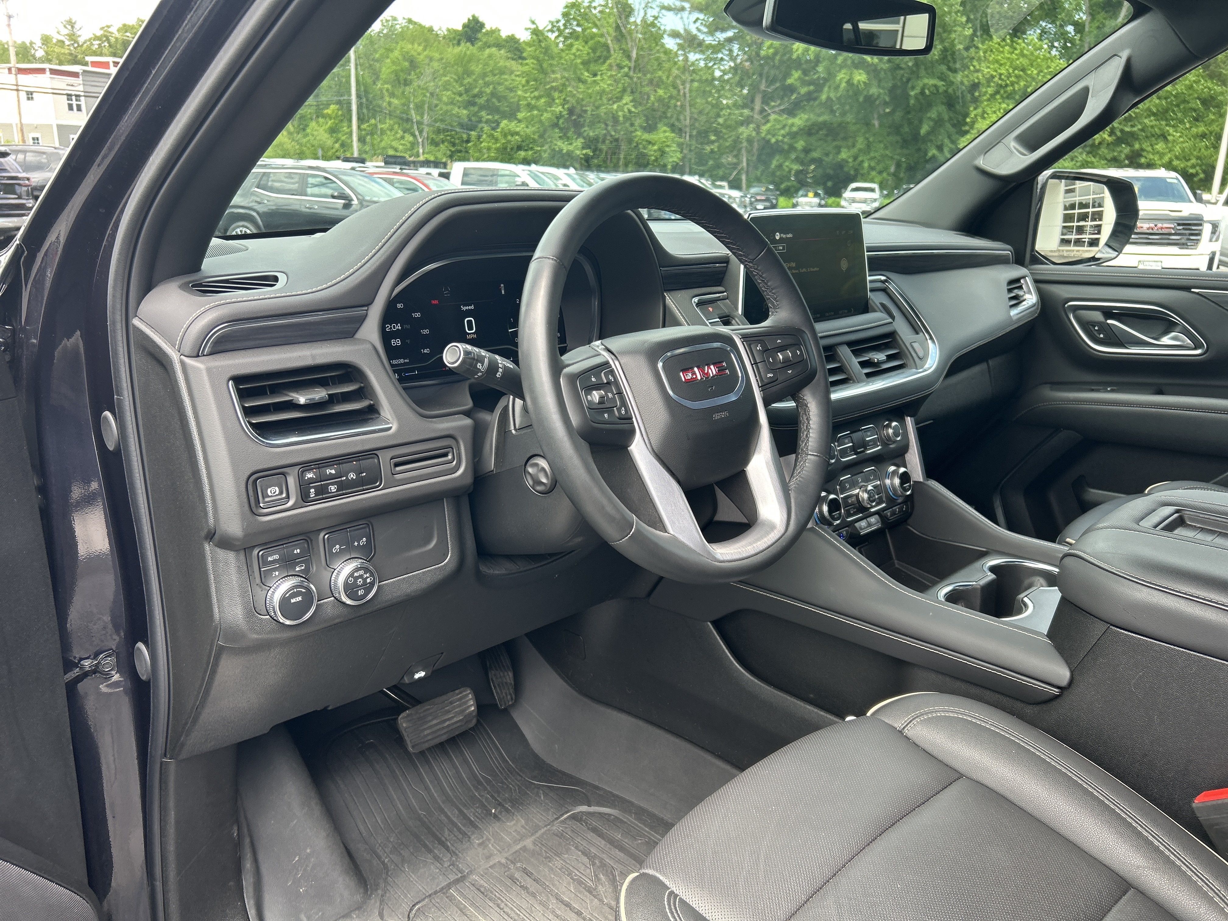 Certified 2024 GMC Yukon SLT w/ SLT Luxury Package AWD/4WD image 20