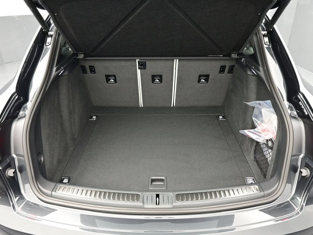 Certified 2026 Porsche Macan AWD/4WD image 17