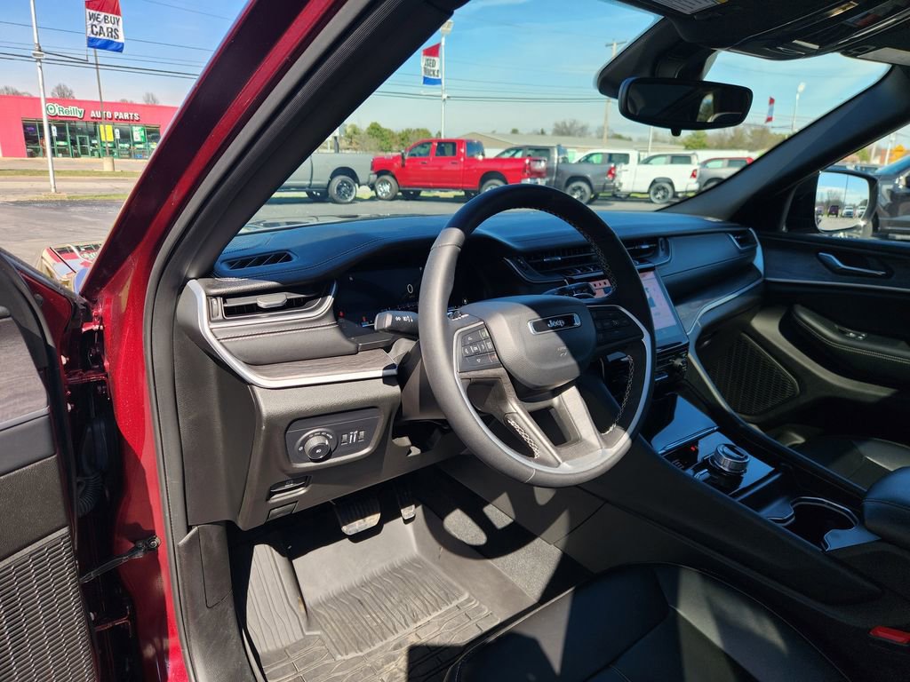 Used 2024 Jeep Grand Cherokee Limited image 23