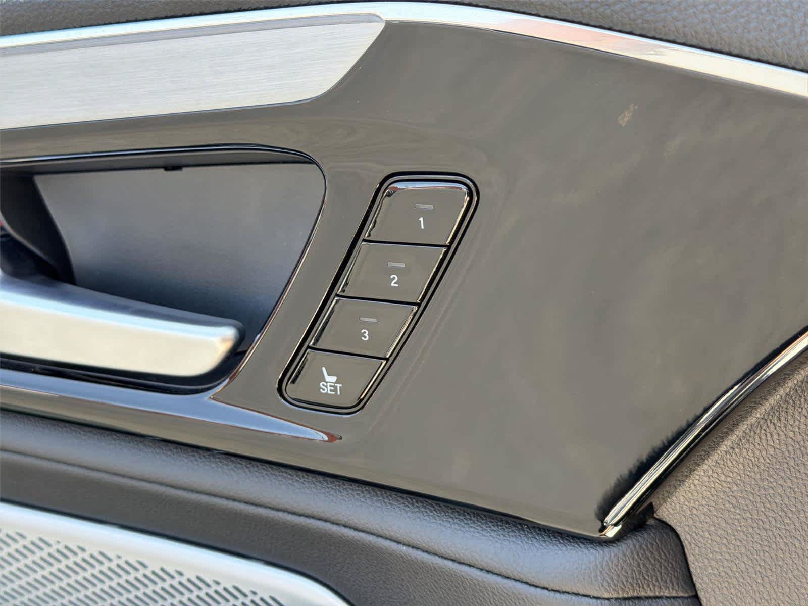Certified 2025 Acura MDX SH-AWD image 40