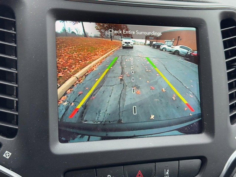 Used 2023 Jeep Cherokee Altitude Lux image 22