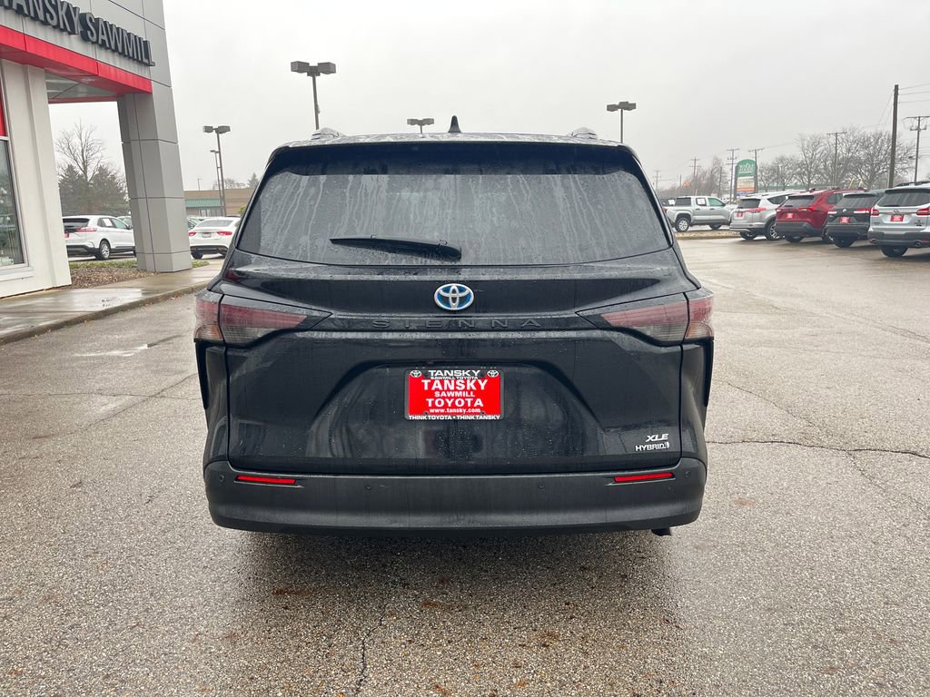Certified 2023 Toyota Sienna XLE image 4