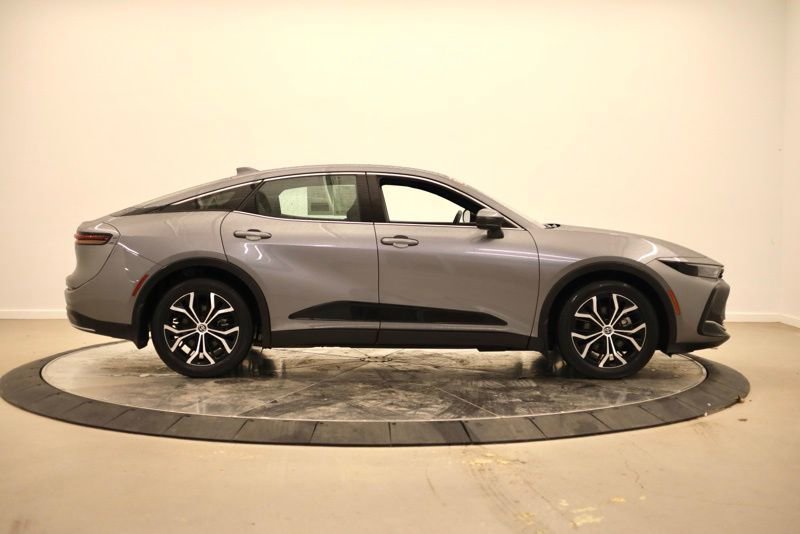 Used 2024 Toyota Crown XLE image 2