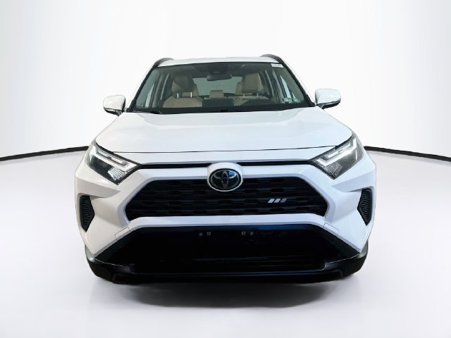 Used 2023 Toyota RAV4 XLE AWD/4WD image 2