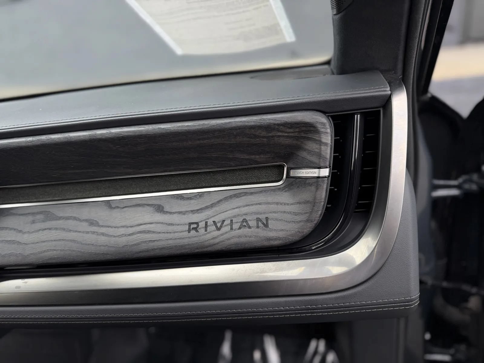 Used 2022 Rivian R1S Launch Edition Quad AWD/4WD image 27