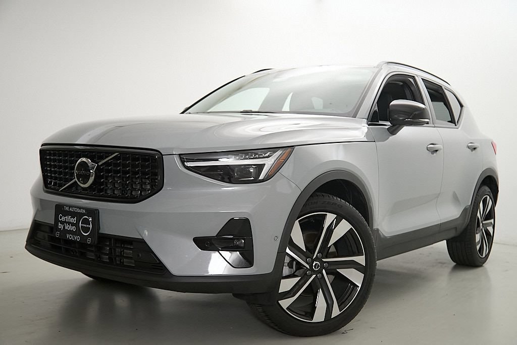 Certified 2025 Volvo XC40 B5 Ultra AWD/4WD image 2