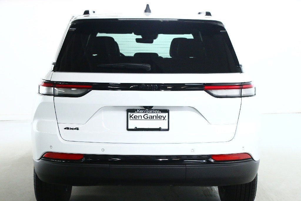 Used 2025 Jeep Grand Cherokee Altitude image 42