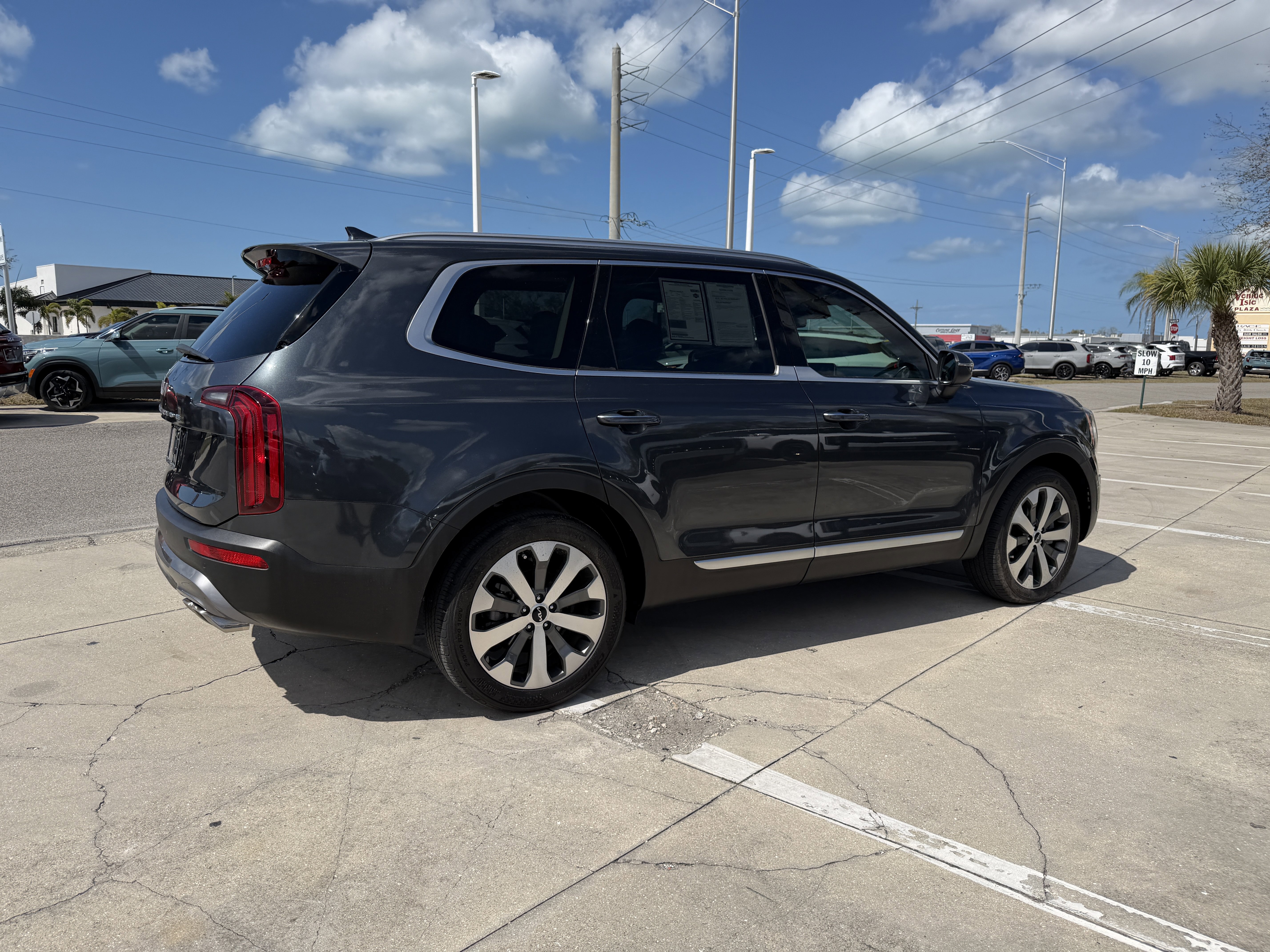 Used 2022 Kia Telluride S image 4