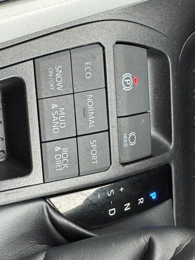 Used 2025 Toyota RAV4 XLE AWD/4WD image 21