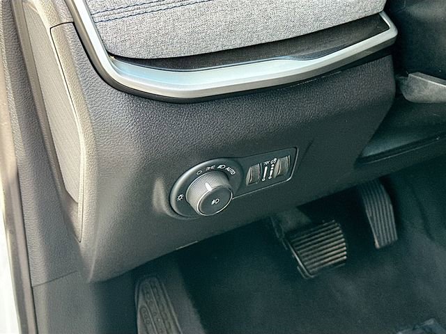 Used 2024 Jeep Compass Latitude image 10