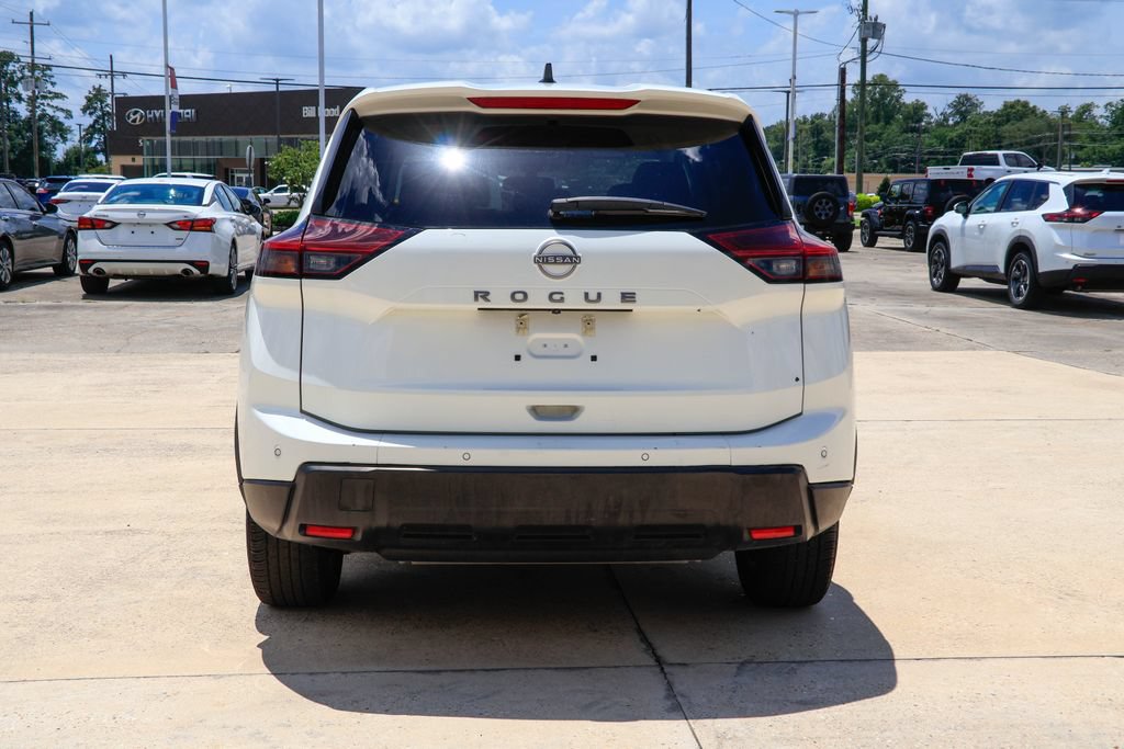 Used 2024 Nissan Rogue S FWD image 19