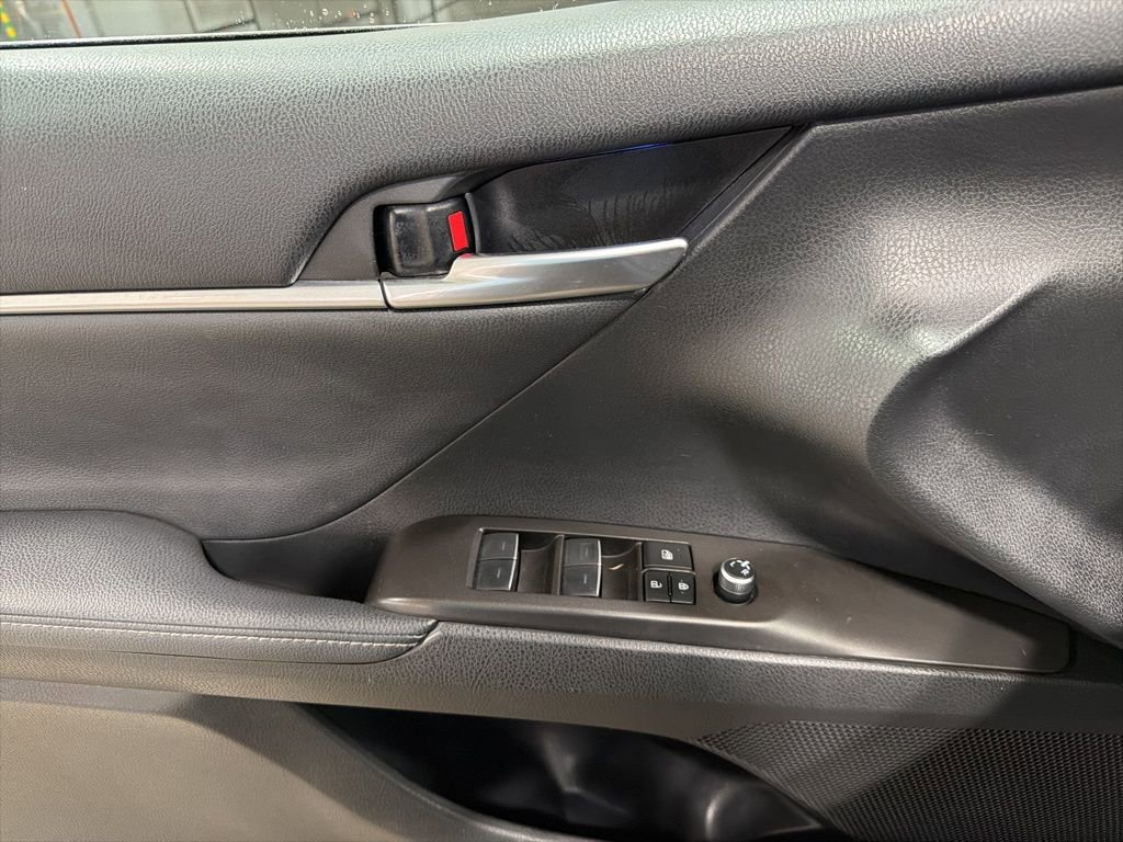 Used 2023 Toyota Camry XSE image 12