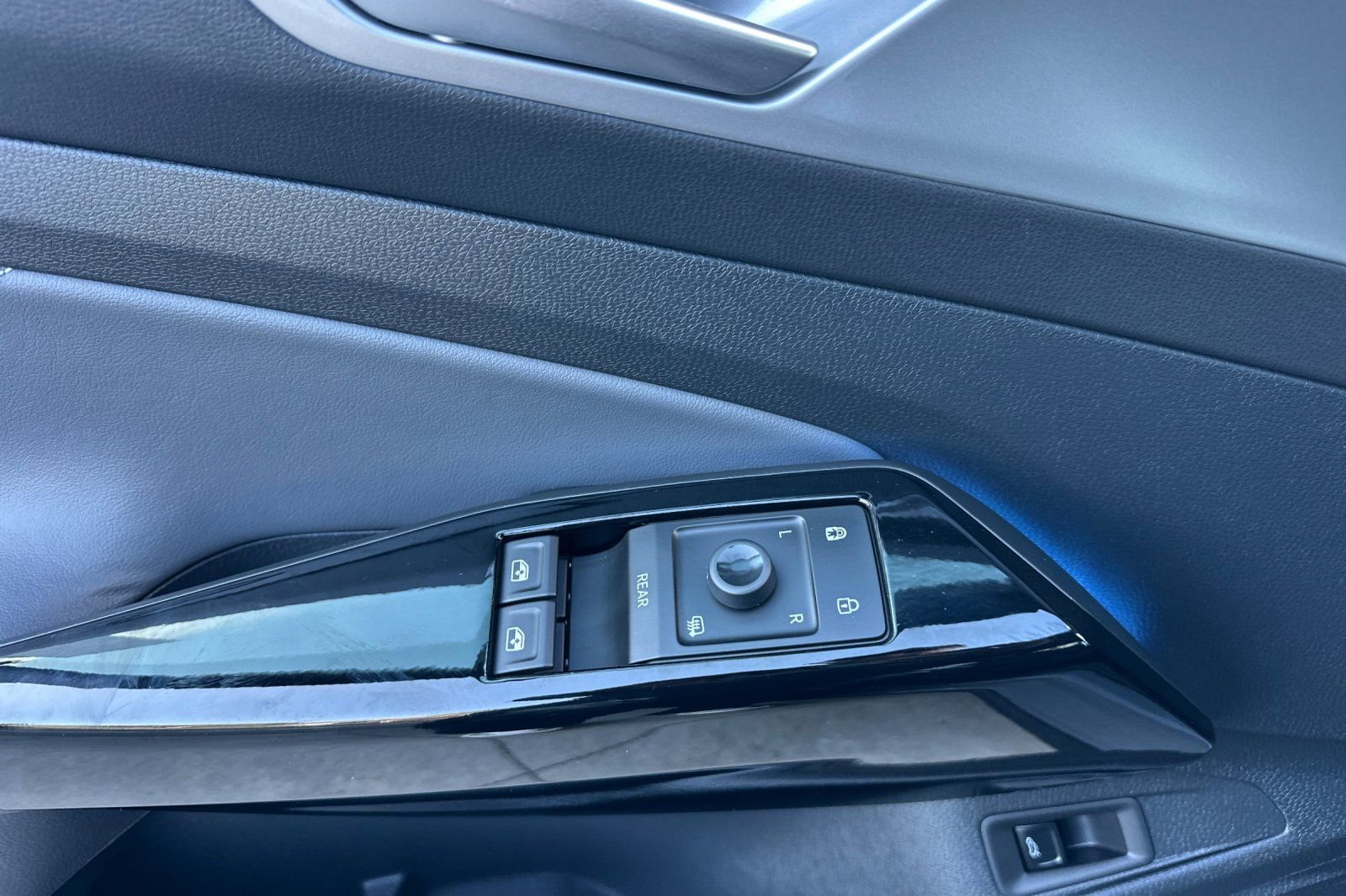 Used 2023 Volkswagen ID.4 S image 11