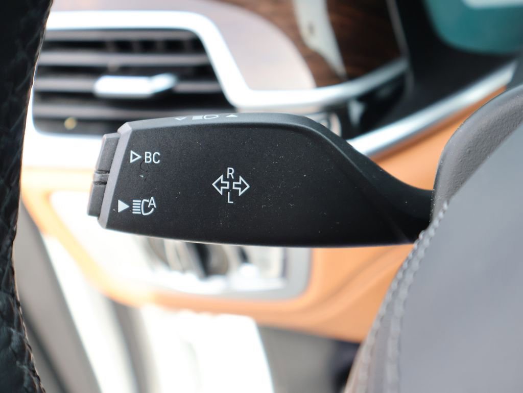 Used 2021 BMW 740i xDrive w/ Premium Package image 37