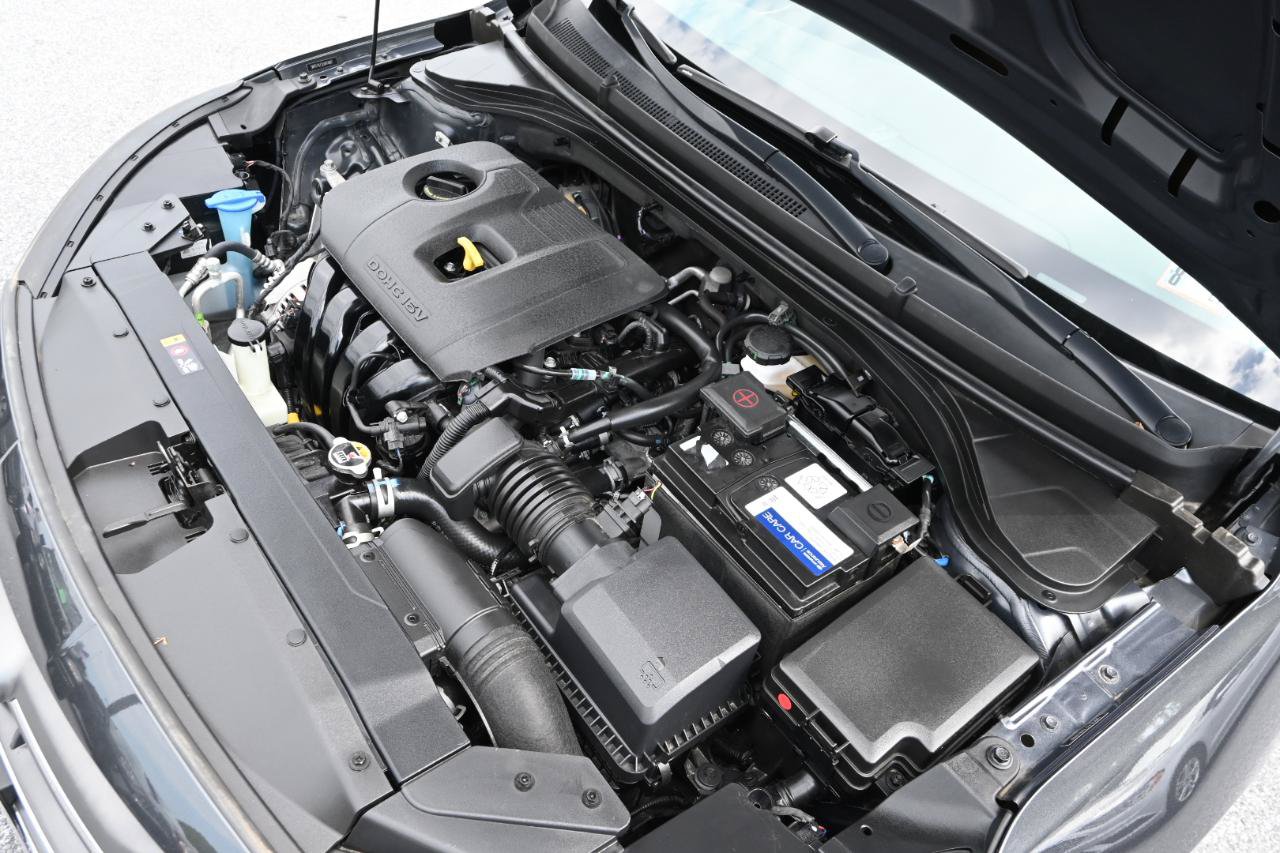 Used 2020 Hyundai Elantra SE FWD image 39