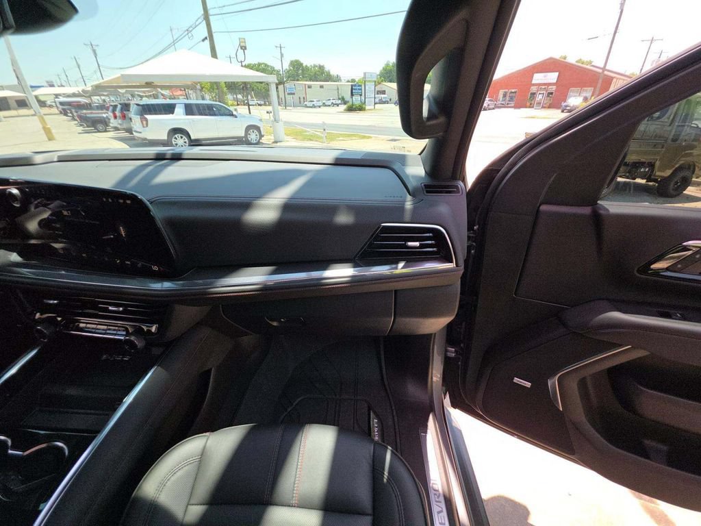 Used 2025 Chevrolet Tahoe RST w/ RST Capability Package AWD/4WD image 6