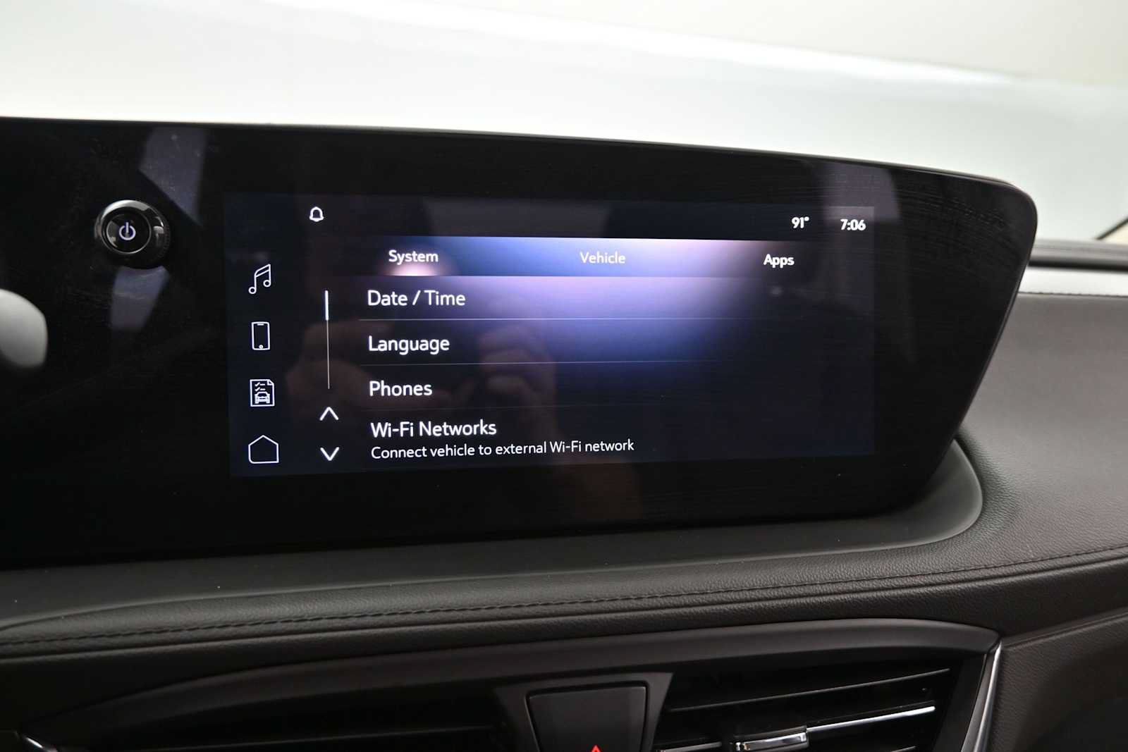 Used 2025 Buick Encore GX Sport Touring w/ Advanced Technology Package AWD/4WD image 18