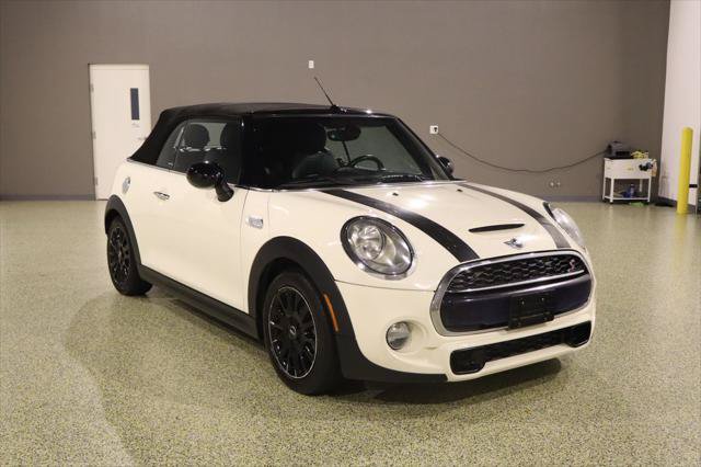 Used 2017 MINI Cooper S FWD image 1