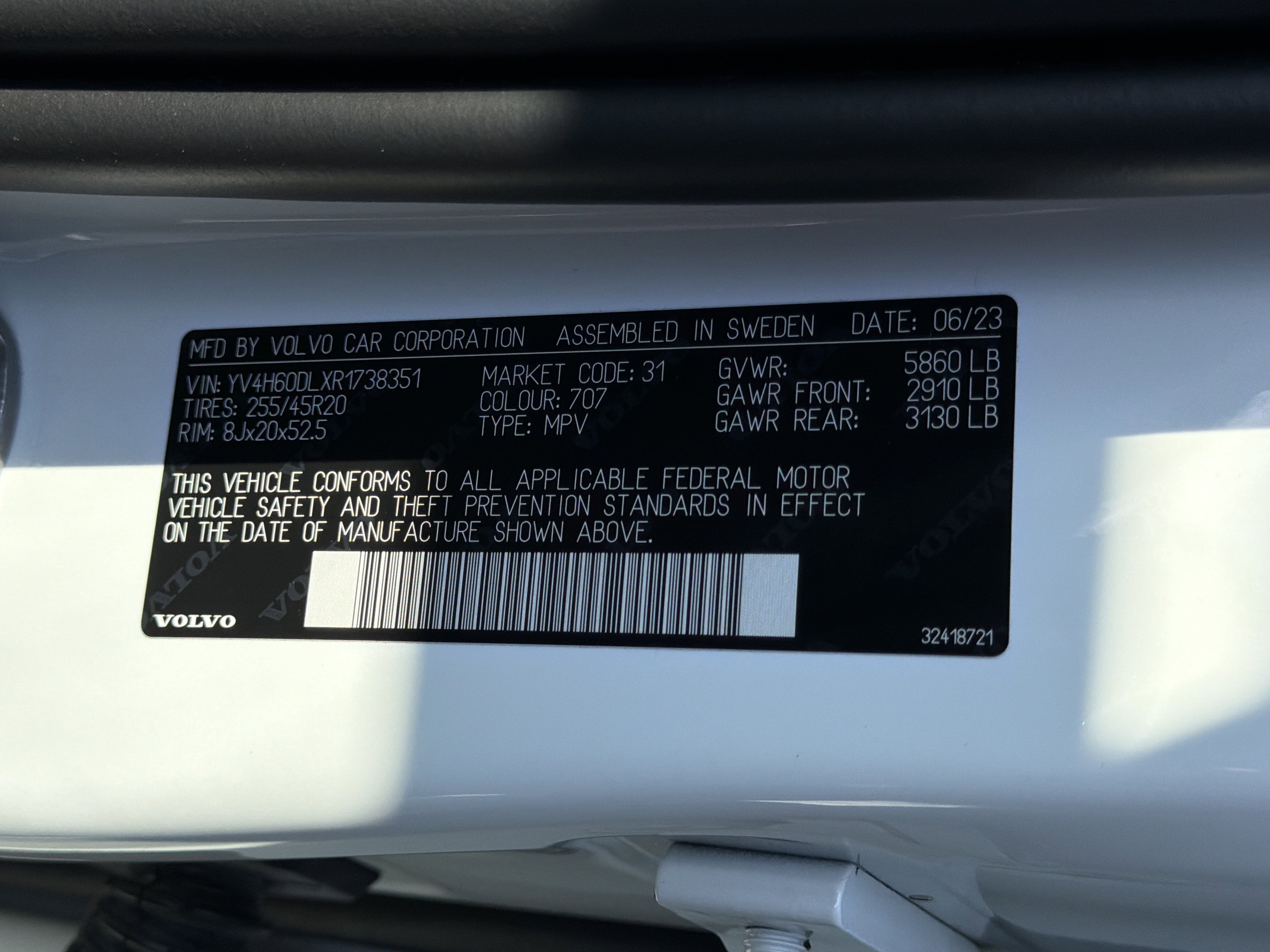 Certified 2024 Volvo XC60 T8 Plus image 37