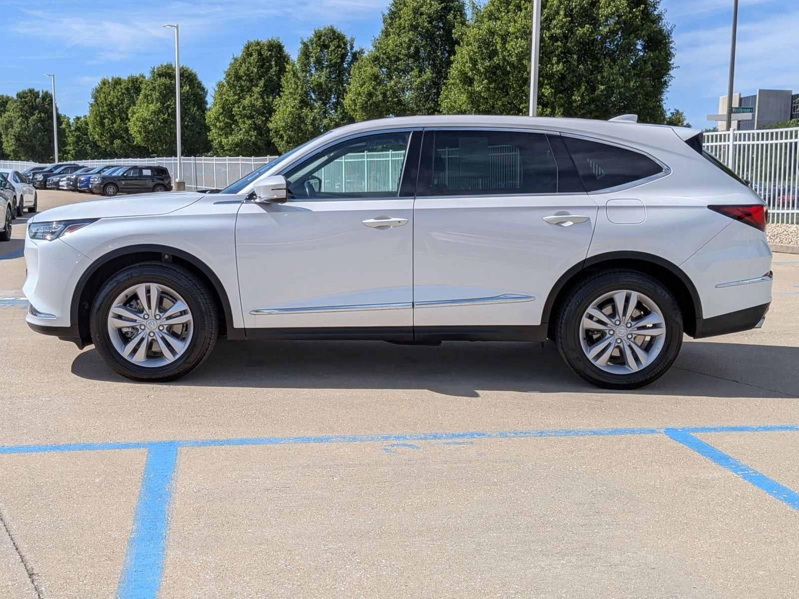 Used 2023 Acura MDX SH-AWD image 9