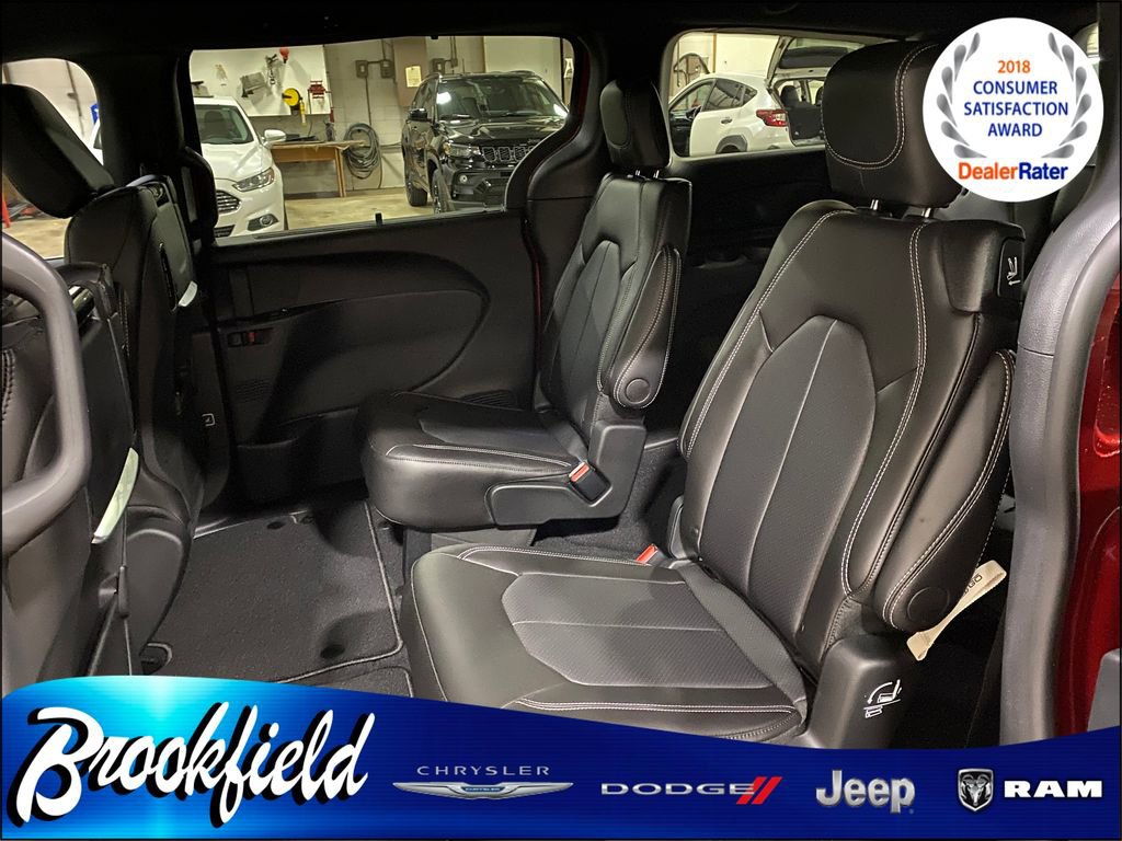 New 2026 Chrysler Pacifica Select FWD image 16