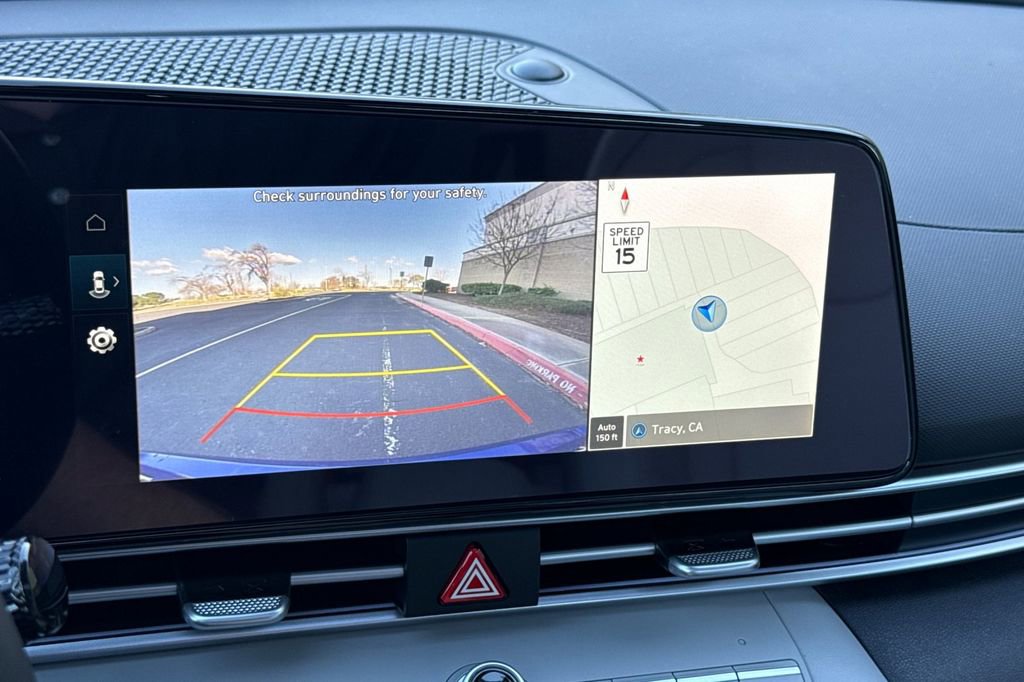 Used 2025 Hyundai Elantra Limited image 17