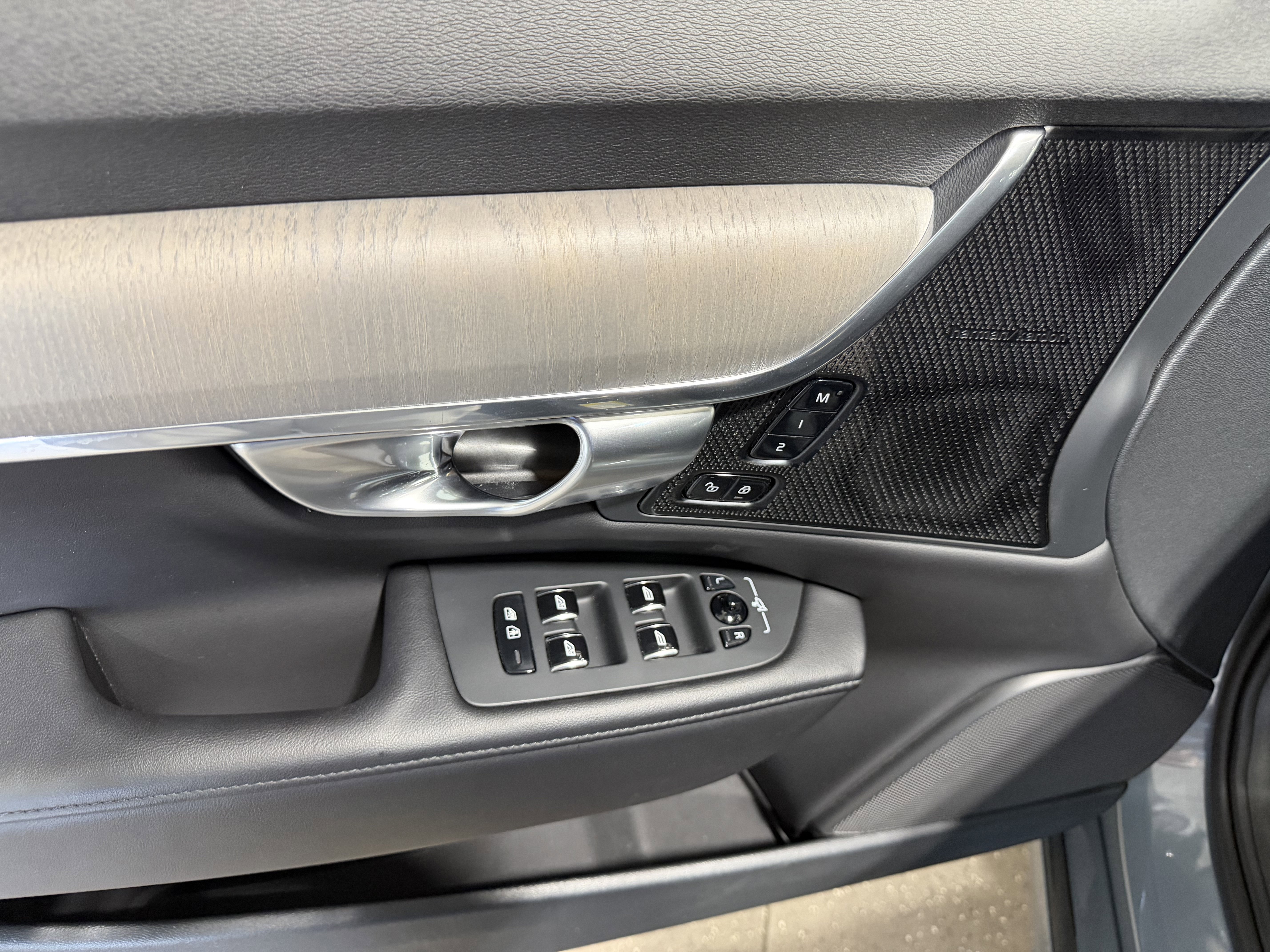 Used 2023 Volvo S90 B6 Plus image 11