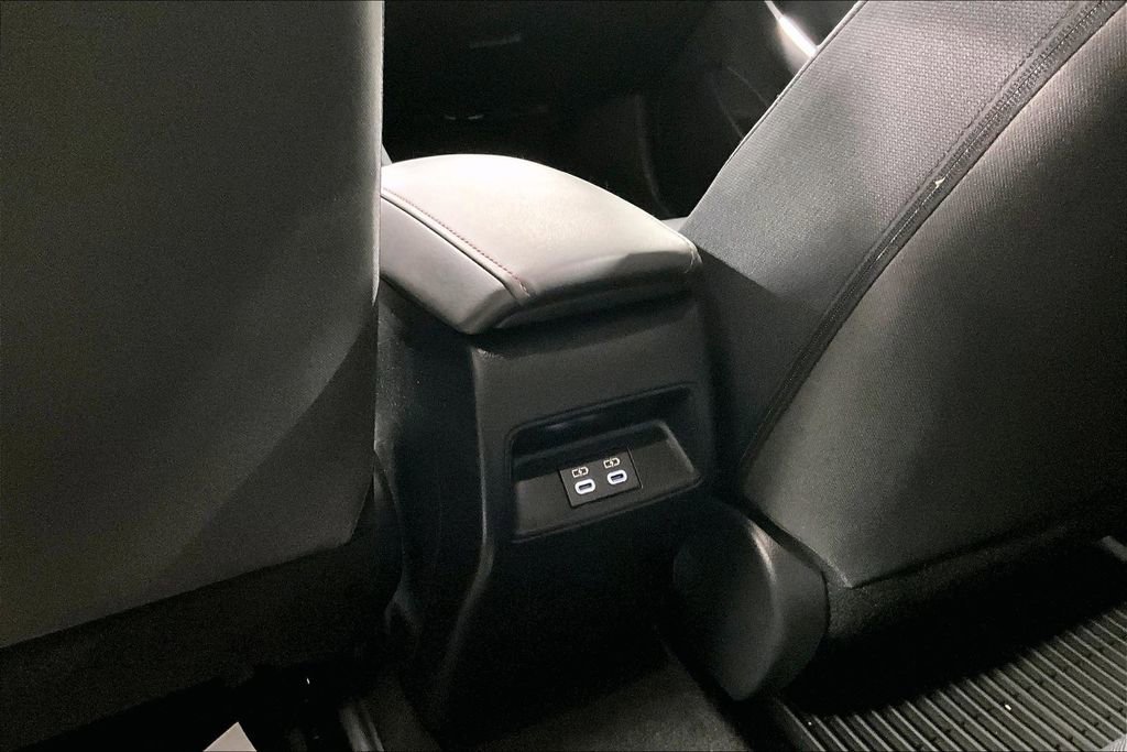 Used 2025 Toyota Corolla SE image 30