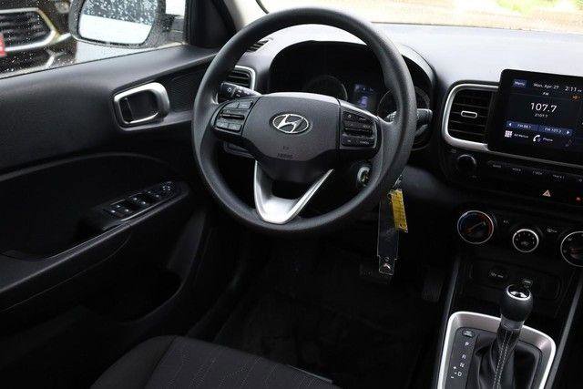 Used 2021 Hyundai Venue SE FWD image 19