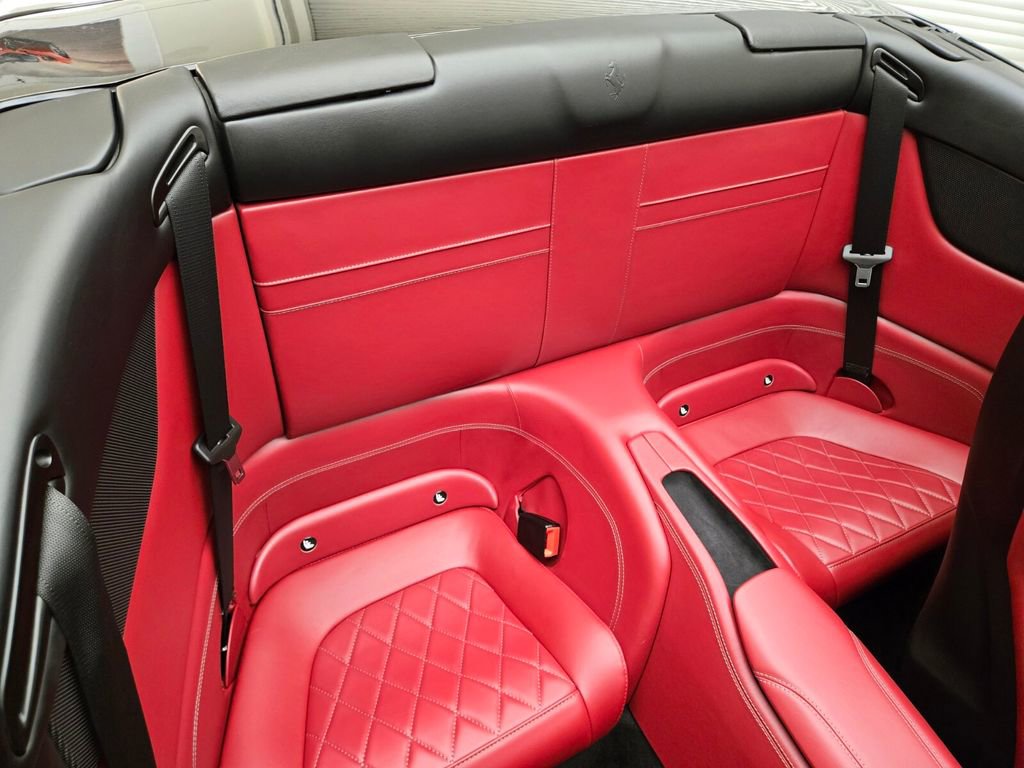 Used 2015 Ferrari California T RWD image 22