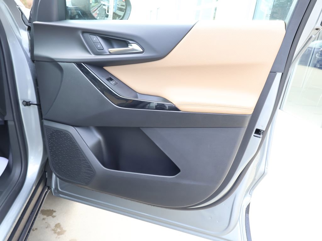 New 2026 Chevrolet Equinox ACTIV w/ Safety and Technology Package image 32