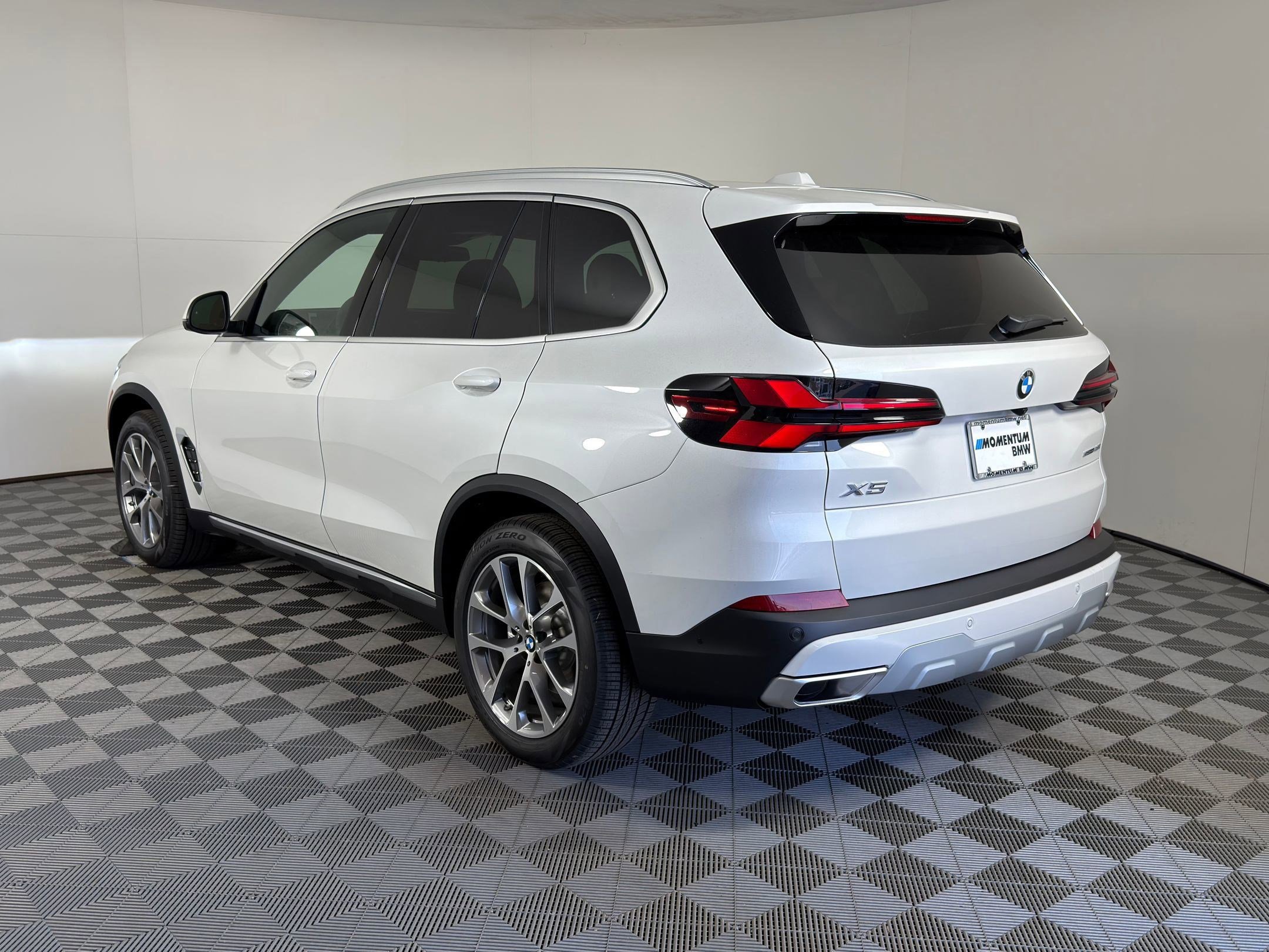 Used 2026 BMW X5 sDrive40i w/ Premium Package RWD image 3