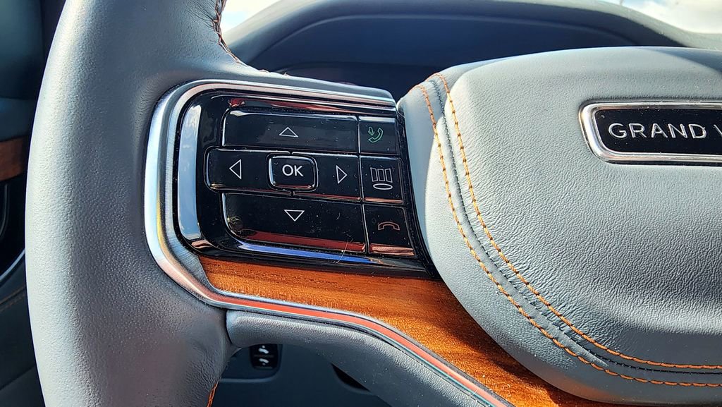 Used 2024 Jeep Grand Wagoneer L Series III w/ Rear Seat Video Group 1 AWD/4WD image 29