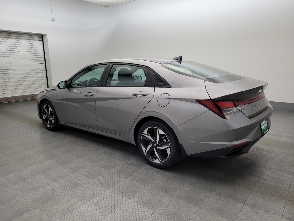 Used 2023 Hyundai Elantra SEL w/ Convenience Package FWD image 3