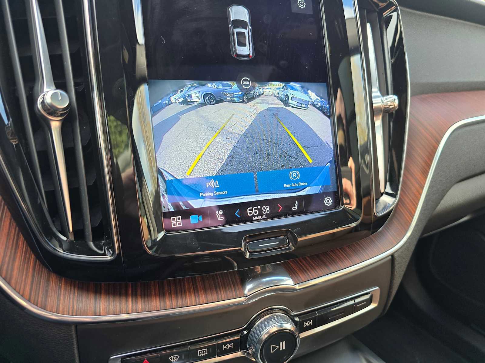 Certified 2023 Volvo XC60 T8 Plus image 31