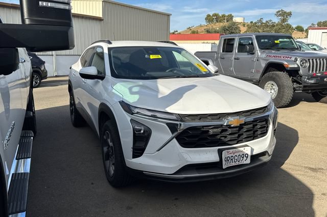 Used 2025 Chevrolet Trax LT FWD video 1