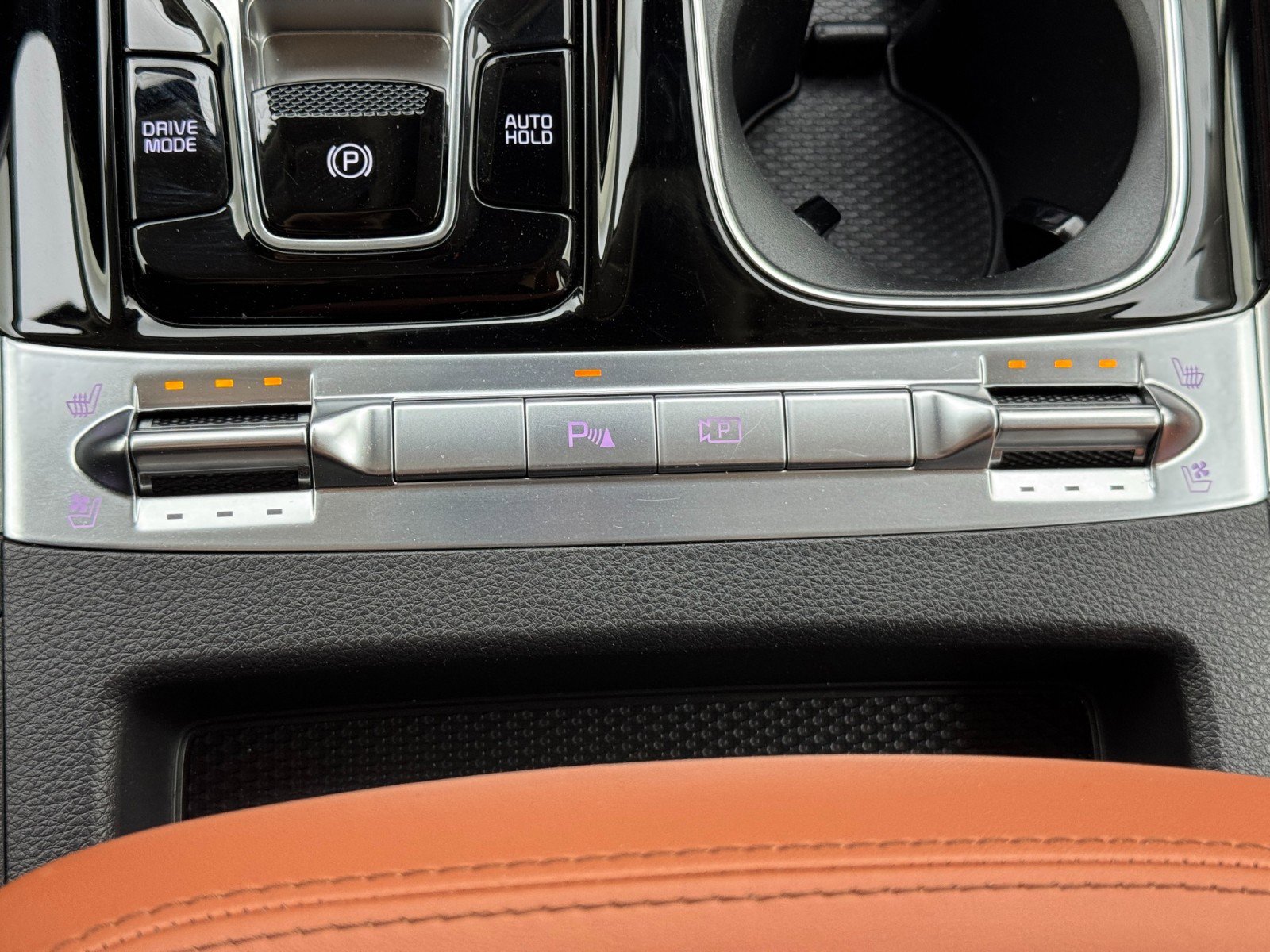 Used 2024 Kia Carnival SX FWD image 32