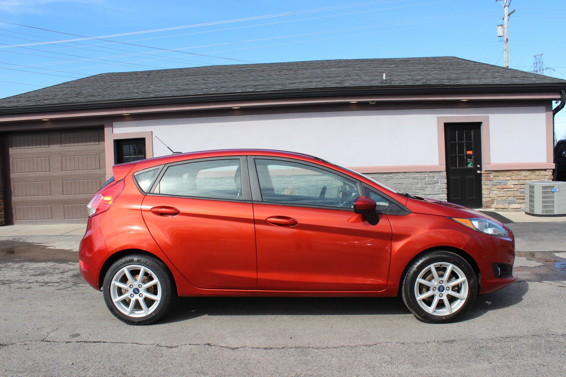 Used 2018 Ford Fiesta SE w/ Equipment Group 201A image 3