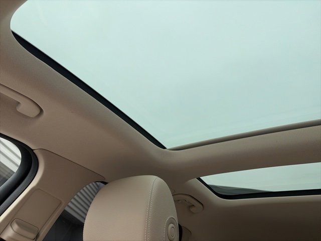 Used 2018 Mercedes-Benz GLC 300 4MATIC image 11