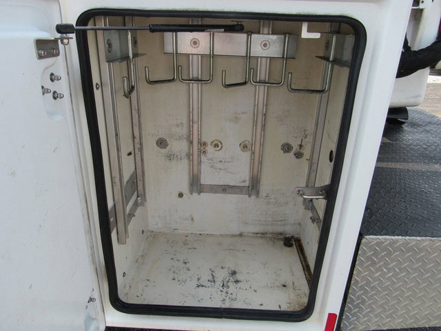 Used 2016 Ford F550 2WD Regular Cab Super Duty image 26