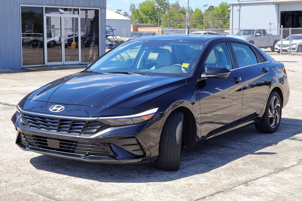 Used 2024 Hyundai Elantra Limited image 26