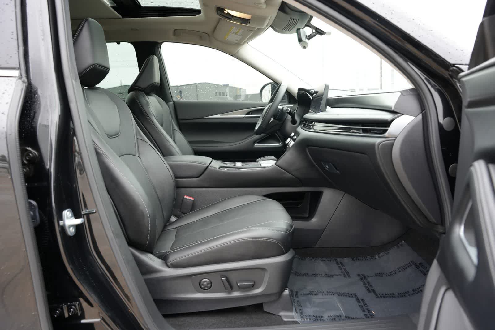 Certified 2026 INFINITI QX60 Luxe w/ Cargo Package FWD image 23