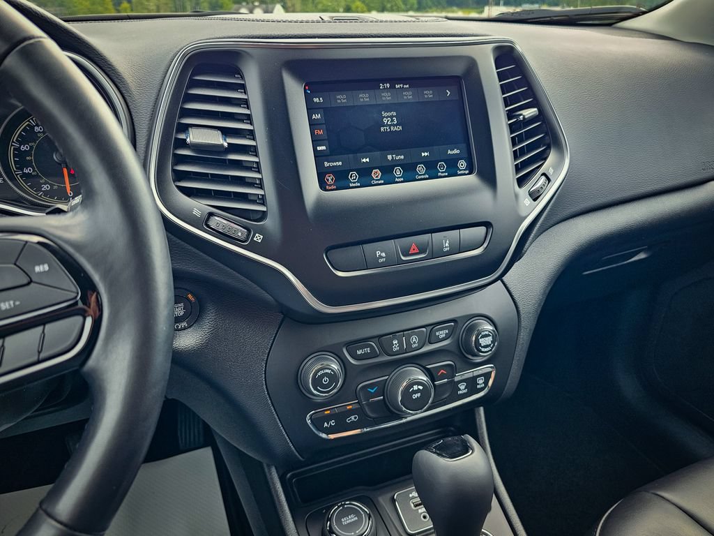 Used 2021 Jeep Cherokee Latitude Plus AWD/4WD image 21